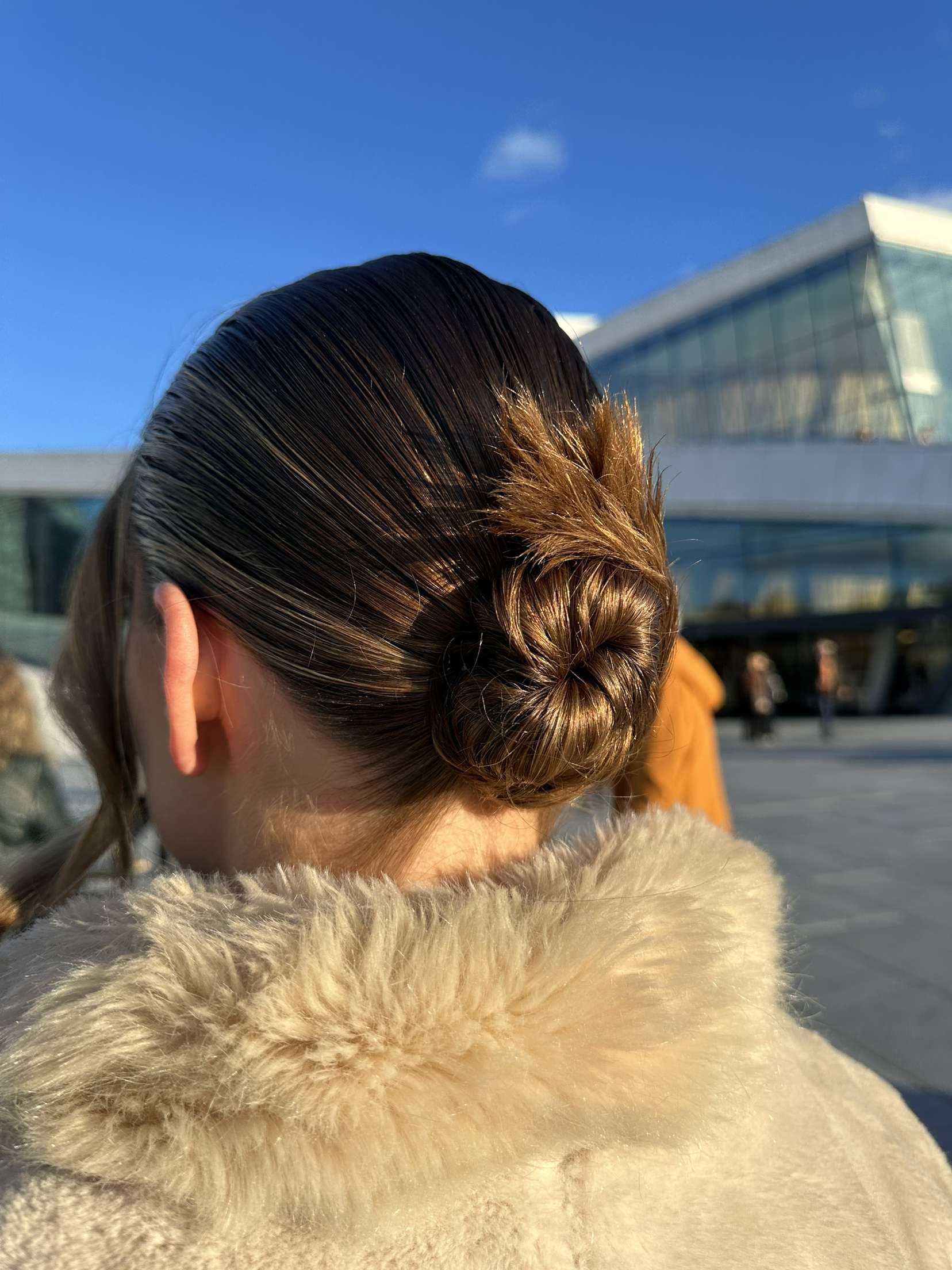 Stramt, elegant oppsett foran Operaen i Oslo